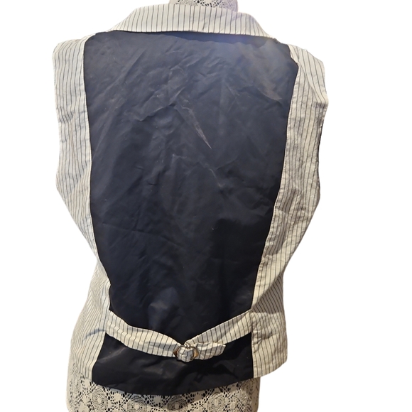 A designer Vest or Summer Top - Picture 3 of 10